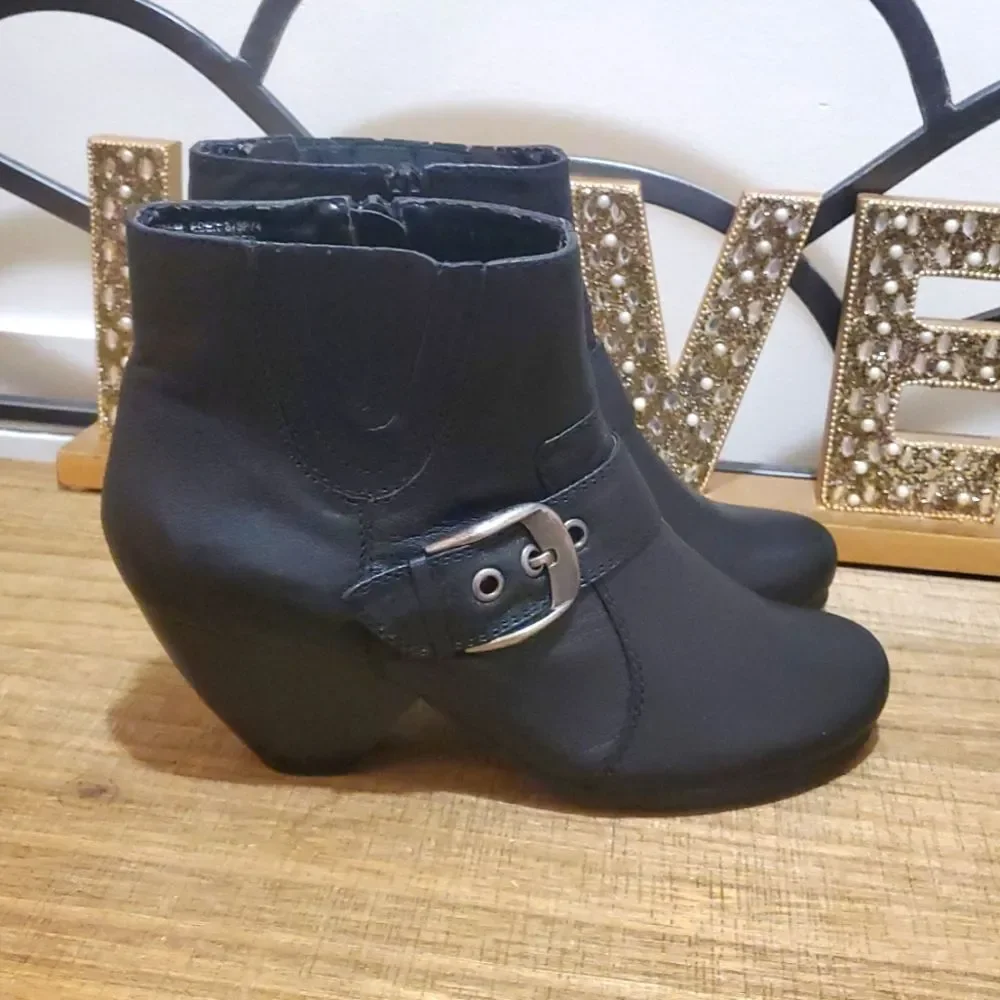 Naturalizer Eden Black Leather Ankle Boots Sz 7.5 Round Cap Toe Side Zip 3